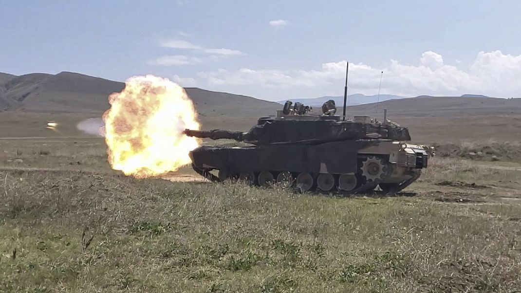 Spojenci Kyjevu přislíbili 321 těžkých tanků, řekl ukrajinský velvyslanec